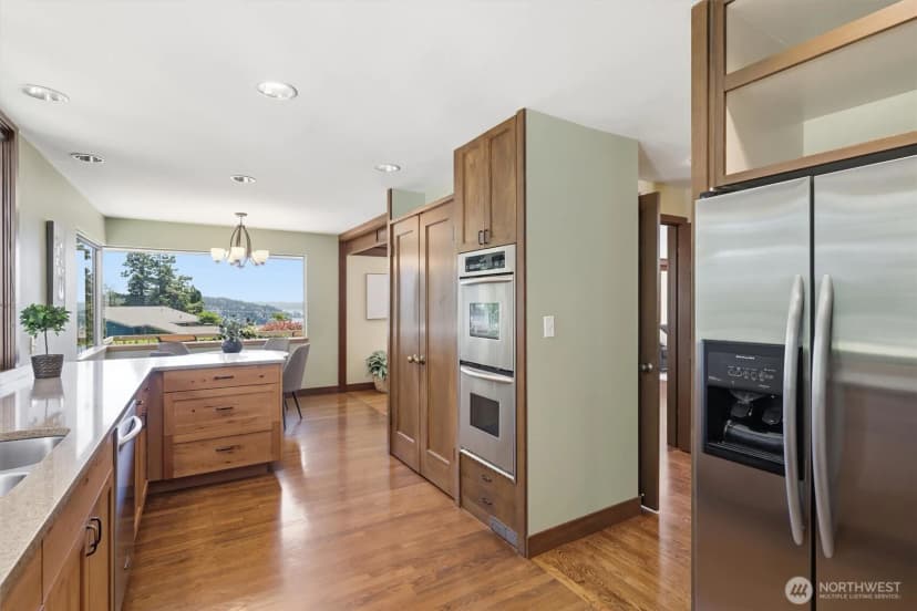 Property photo for 18540 63rd Avenue Ne, Kenmore photo 10