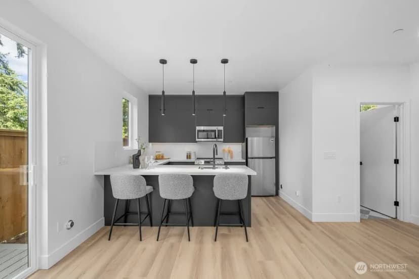Property photo for 1214 Ne 100th Street, Seattle photo 11