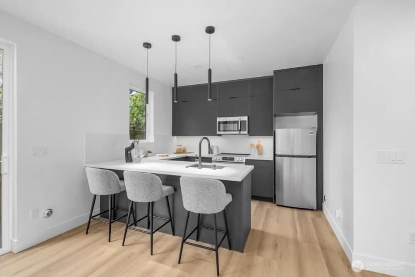 Property photo for 1214 Ne 100th Street, Seattle photo 10