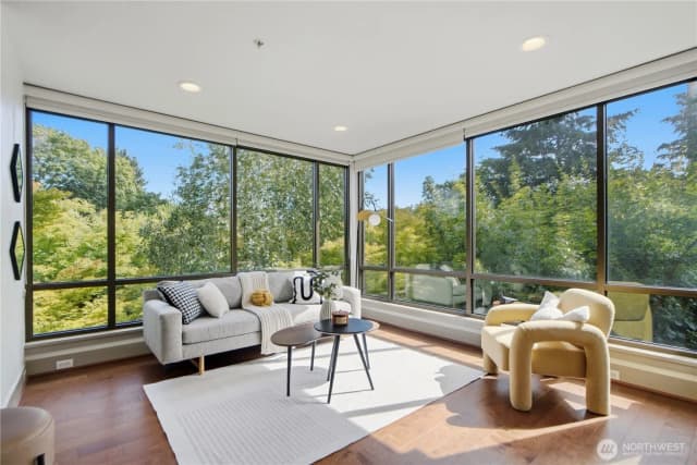 Property photo for 4547 8th Avenue Ne #311, Seattle photo 4