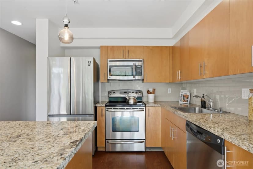 Property photo for 4547 8th Avenue Ne #311, Seattle photo 12