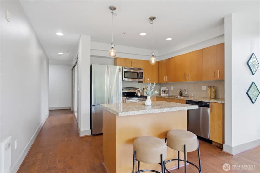 Property photo for 4547 8th Avenue Ne #311, Seattle photo 7