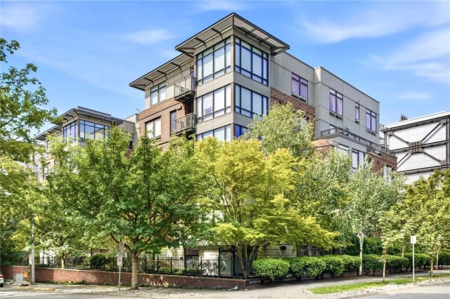 Property photo for 4547 8th Avenue Ne #311, Seattle photo 2