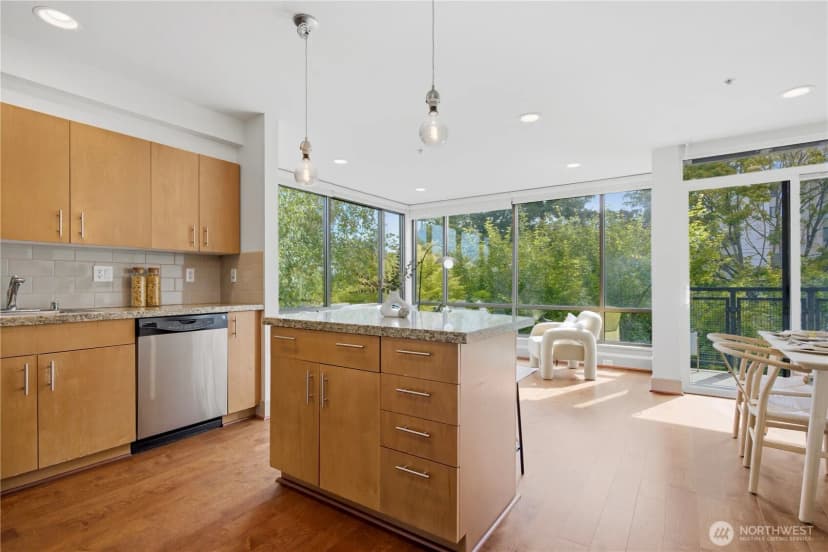 Property photo for 4547 8th Avenue Ne #311, Seattle photo 13