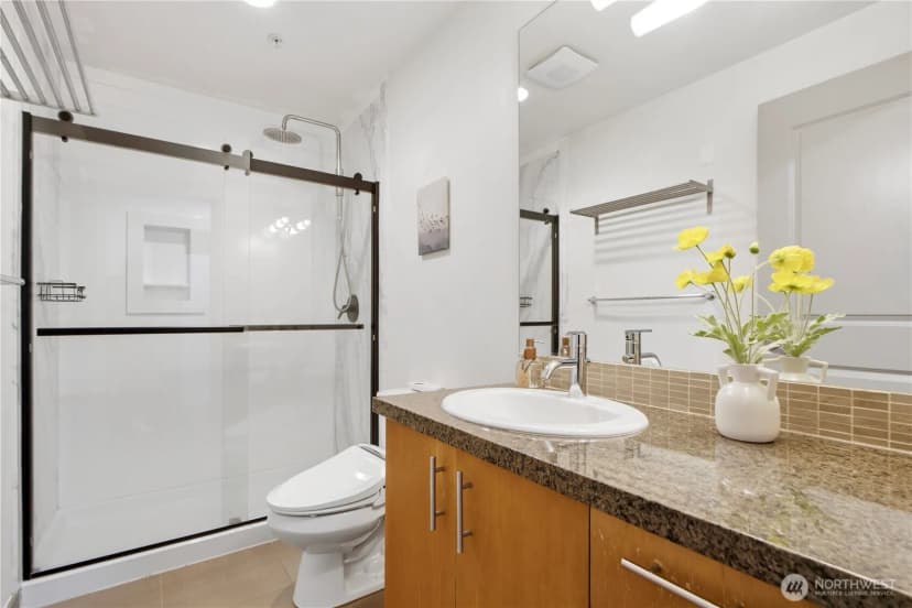 Property photo for 4547 8th Avenue Ne #311, Seattle photo 18