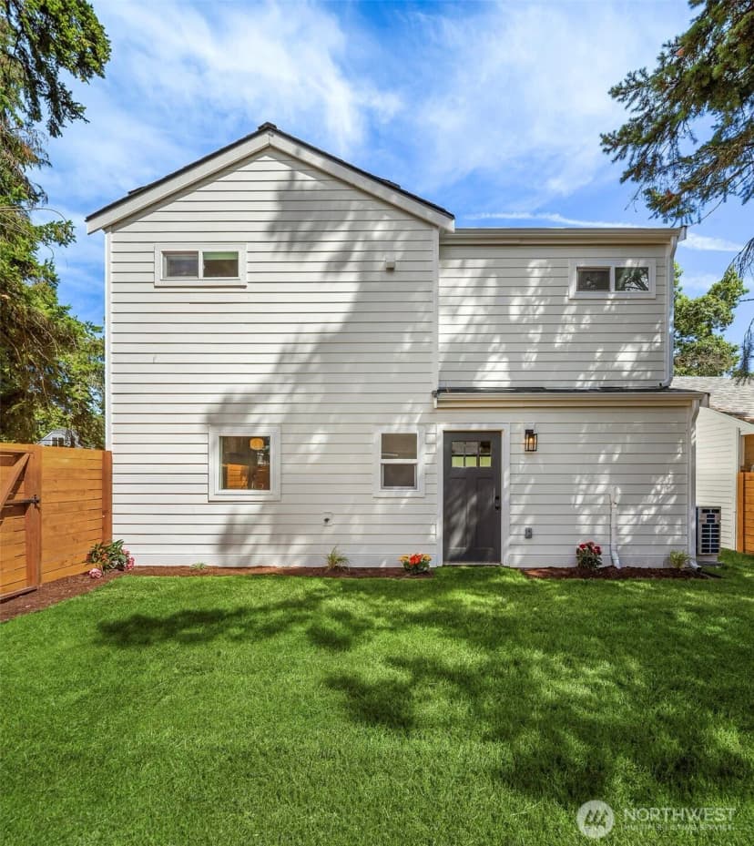Property photo for 11028 Evanston Avenue N, Seattle photo 21