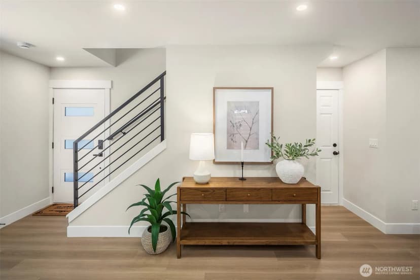 Property photo for 11028 Evanston Avenue N, Seattle photo 4