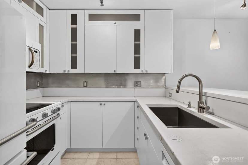 Property photo for 1323 Boren Avenue #212, Seattle photo 10