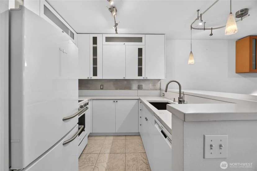 Property photo for 1323 Boren Avenue #212, Seattle photo 11
