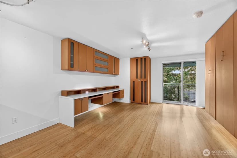Property photo for 1323 Boren Avenue #212, Seattle photo 7
