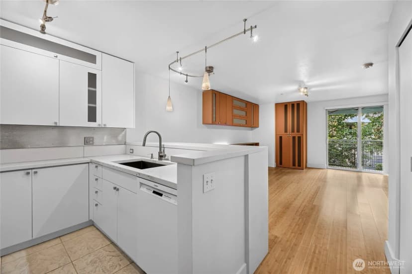 Property photo for 1323 Boren Avenue #212, Seattle photo 12