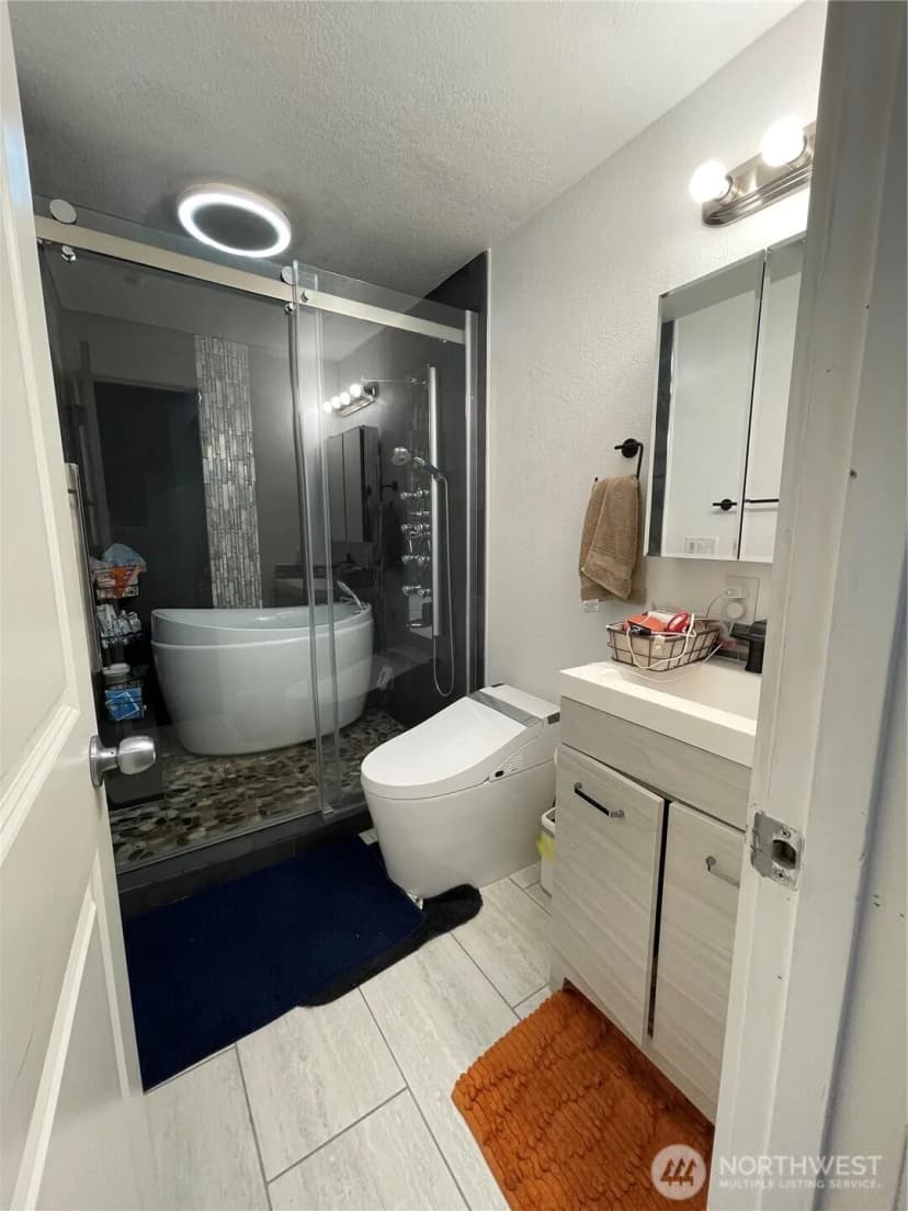 Property photo for Address withheld, Redmond photo 16