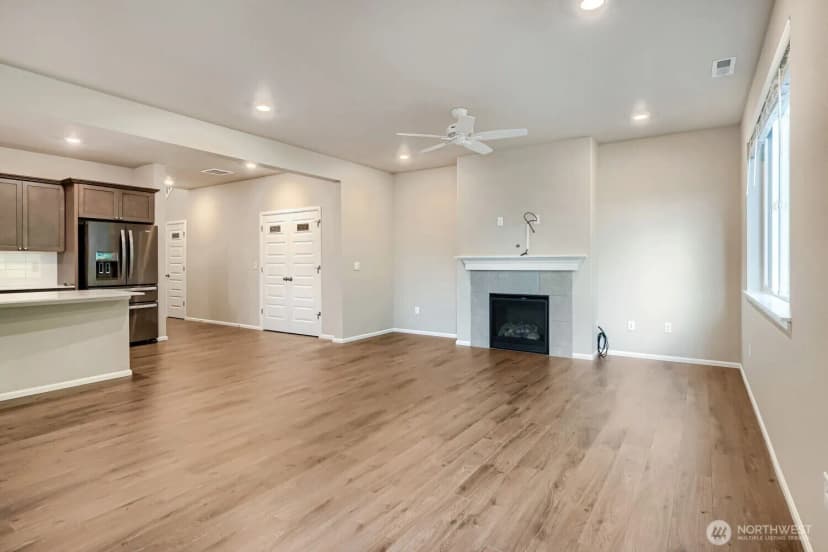 Property photo for 23511 Tahoma Place, Black Diamond photo 11