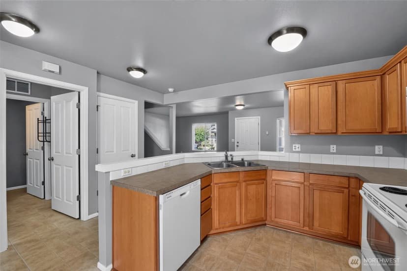 Property photo for 6514 Oklahoma Street Se, Lacey photo 8