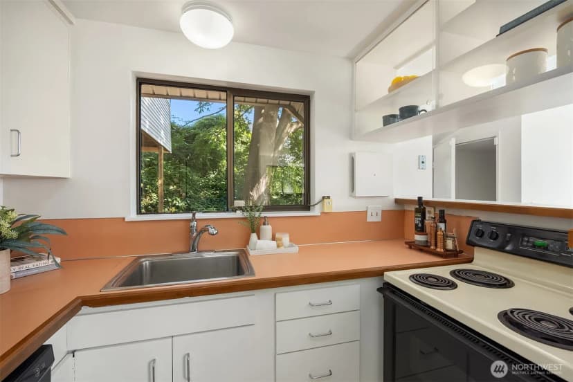 Property photo for 2424 E Mercer Street, Seattle photo 10