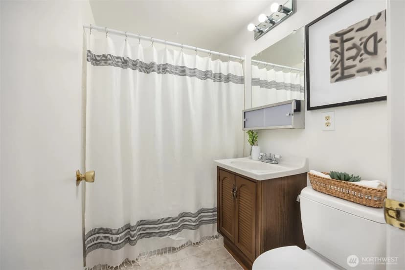 Property photo for 2424 E Mercer Street, Seattle photo 16