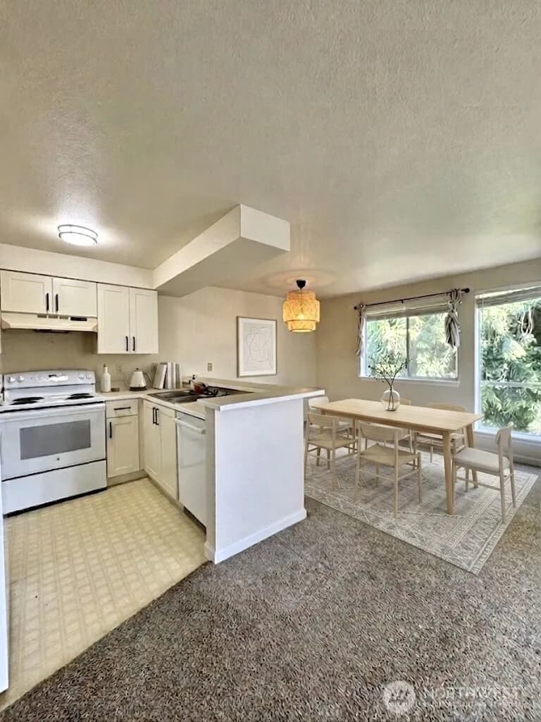 Property photo for 12026 15th Avenue Ne #304, Seattle photo 15