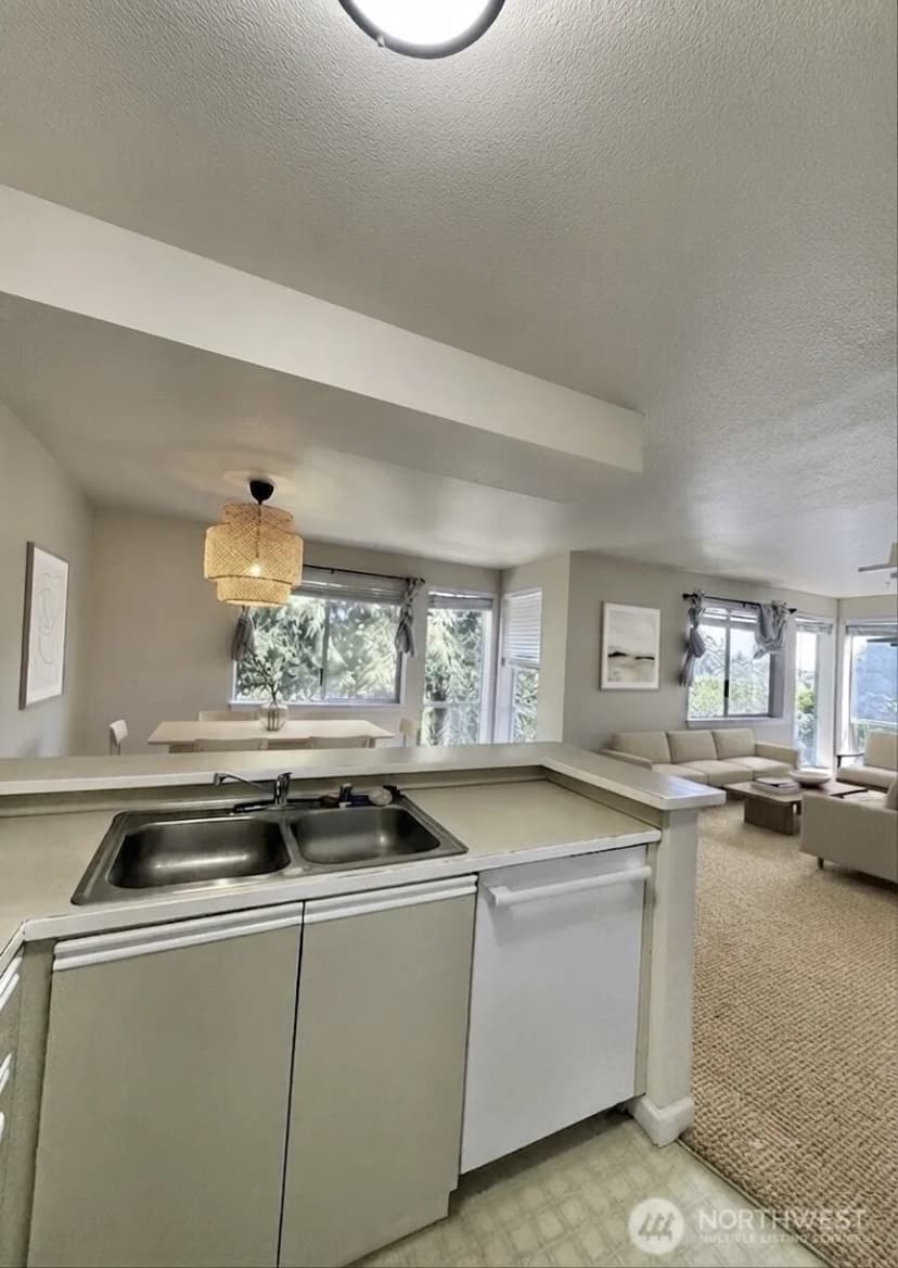 Property photo for 12026 15th Avenue Ne #304, Seattle photo 17