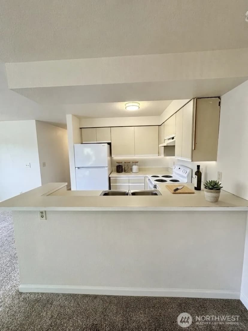 Property photo for 12026 15th Avenue Ne #304, Seattle photo 20