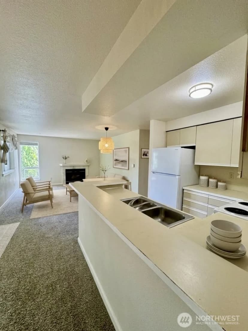 Property photo for 12026 15th Avenue Ne #304, Seattle photo 16