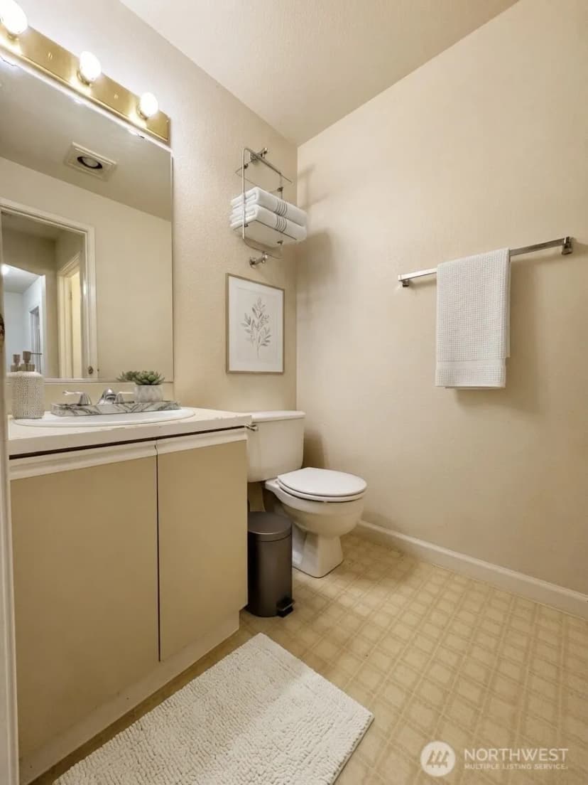 Property photo for 12026 15th Avenue Ne #304, Seattle photo 8