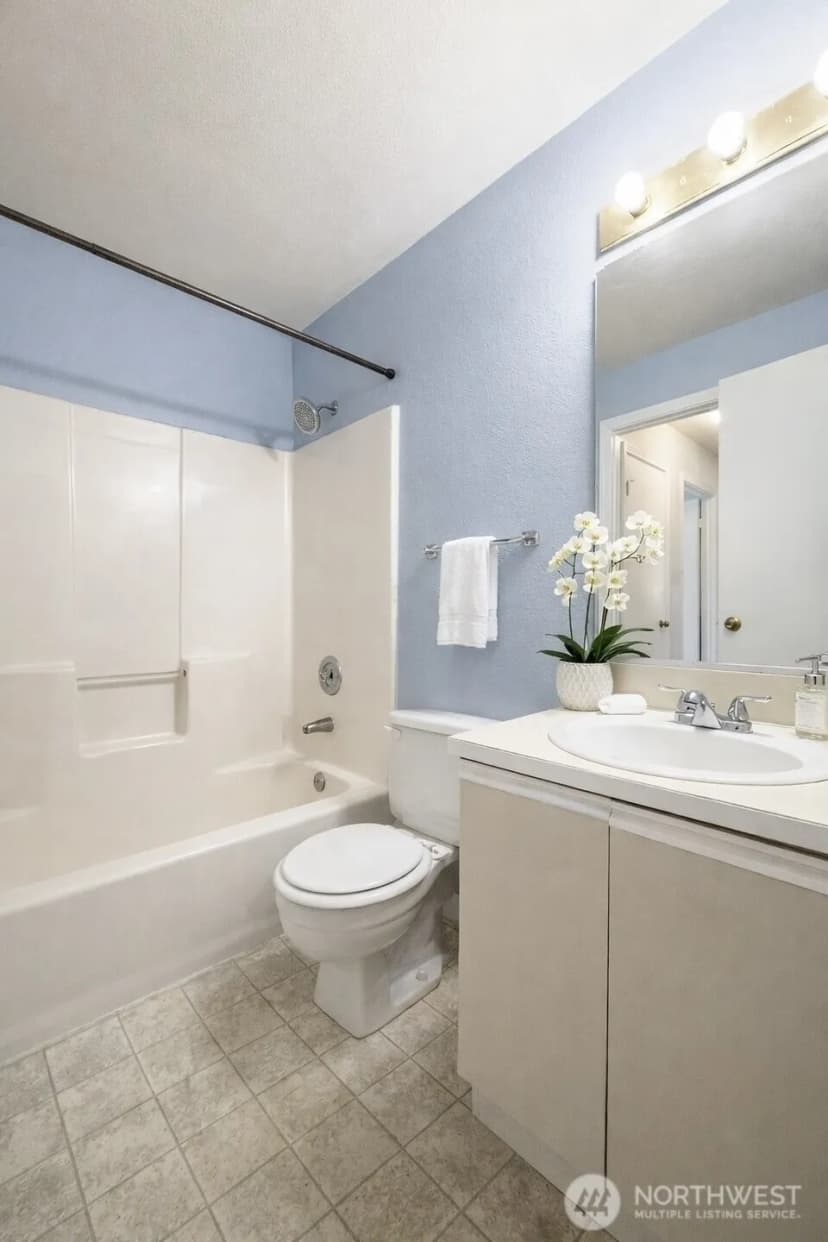 Property photo for 12026 15th Avenue Ne #304, Seattle photo 5