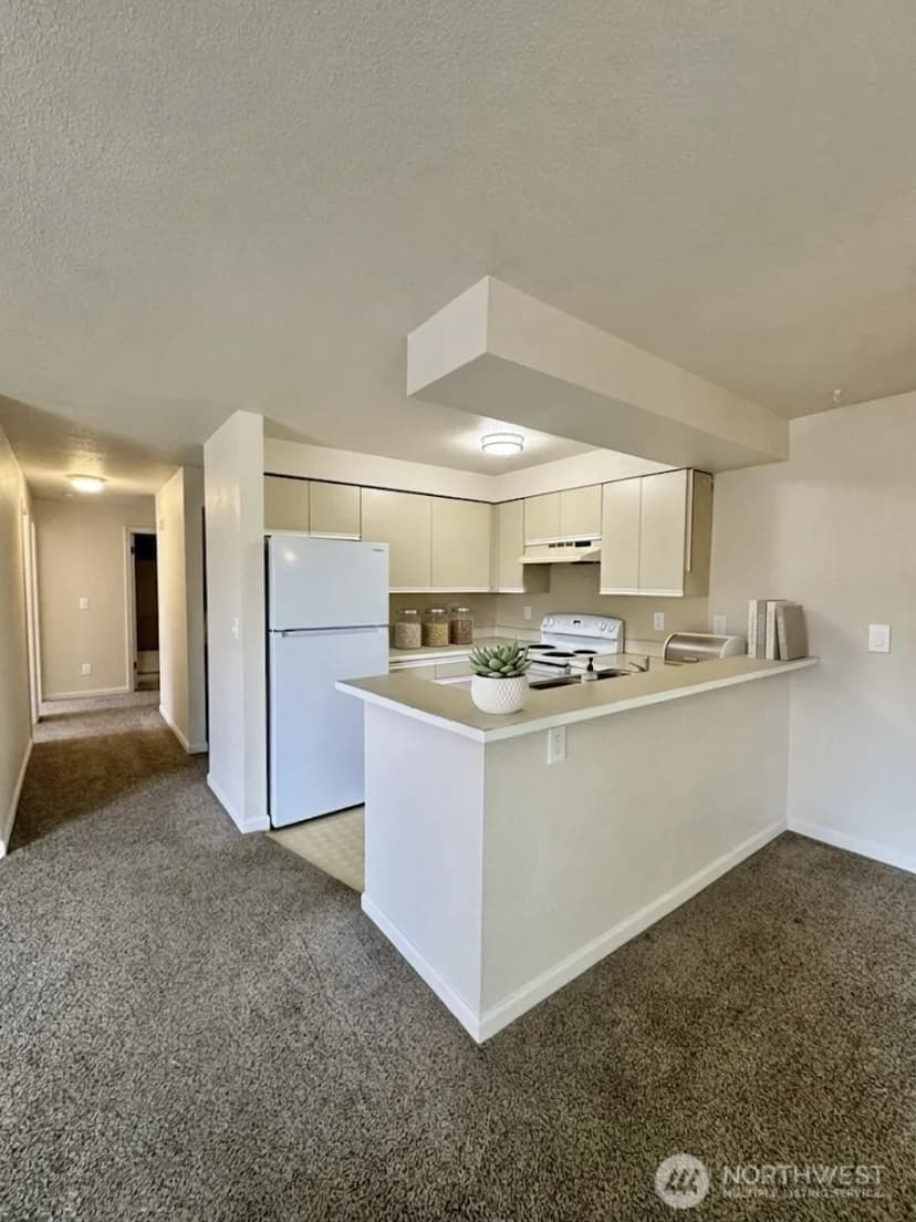 Property photo for 12026 15th Avenue Ne #304, Seattle photo 18