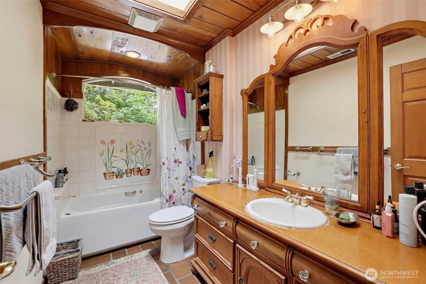 Property photo for 24901 Roberts Drive, Black Diamond photo 18