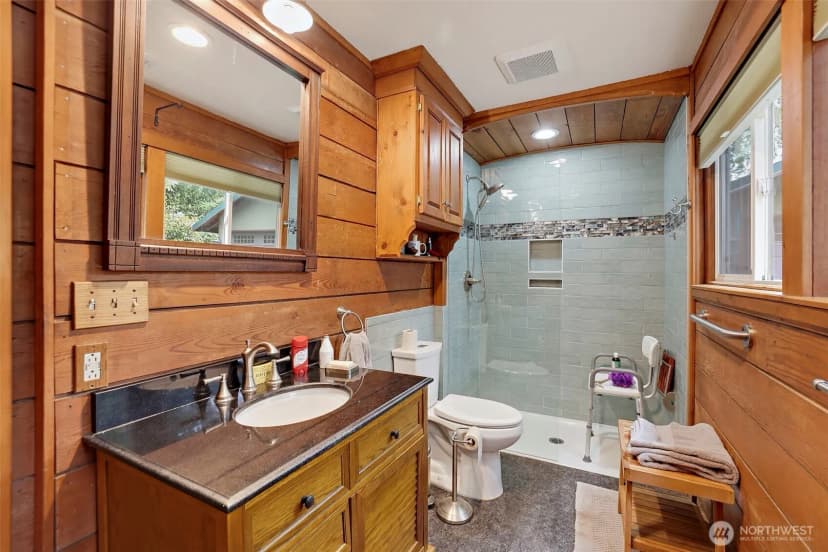 Property photo for 24901 Roberts Drive, Black Diamond photo 16