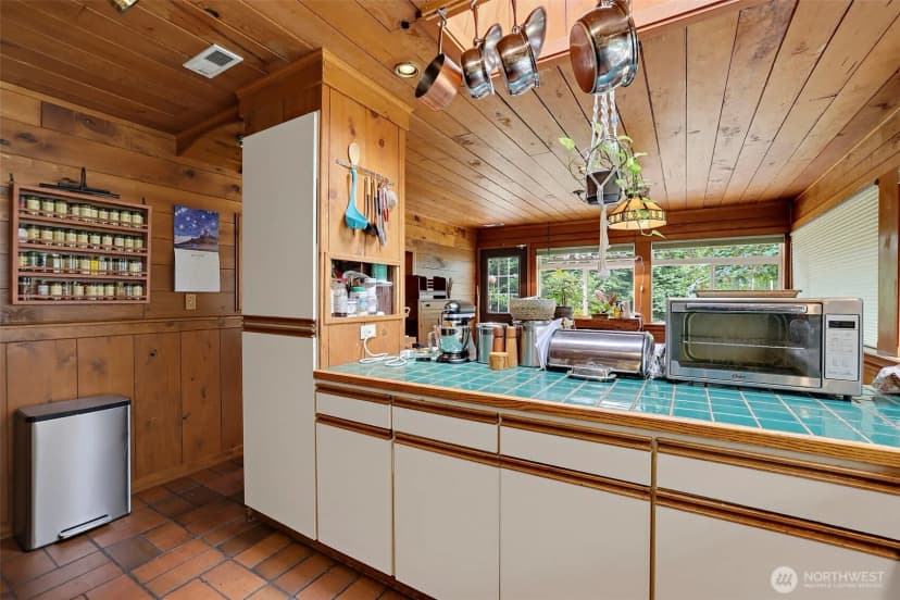 Property photo for 24901 Roberts Drive, Black Diamond photo 11