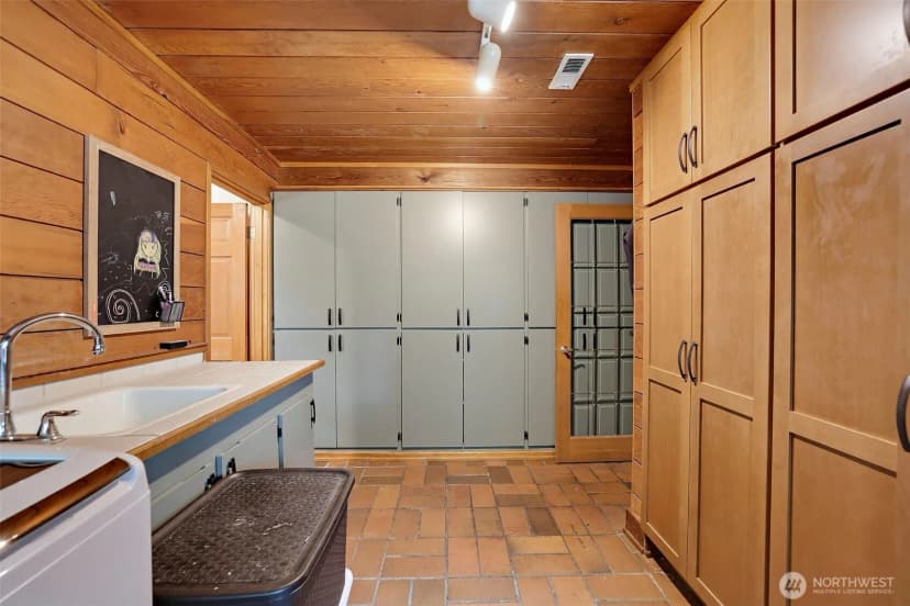 Property photo for 24901 Roberts Drive, Black Diamond photo 15