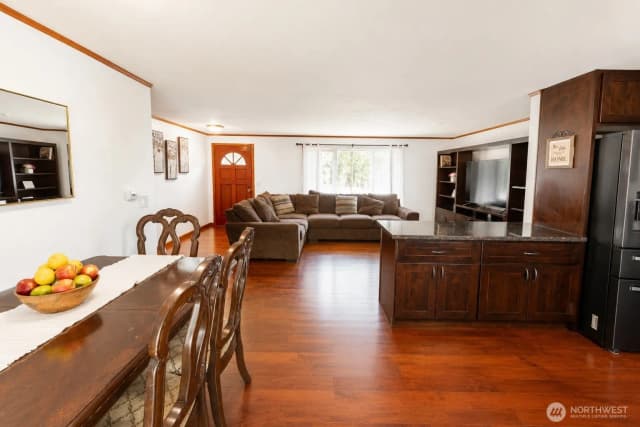Property photo for 2465 24th Street Se, Auburn photo 3