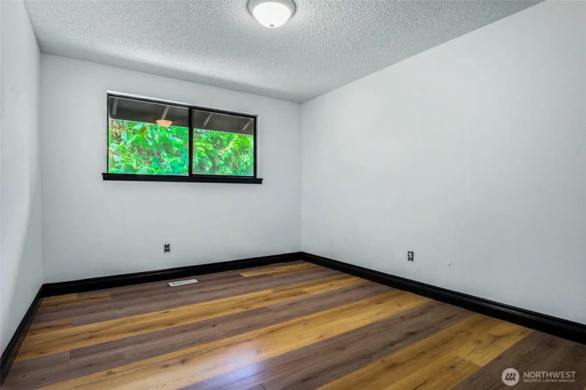Property photo for 4509 W Tapps Drive E, Lake Tapps photo 8