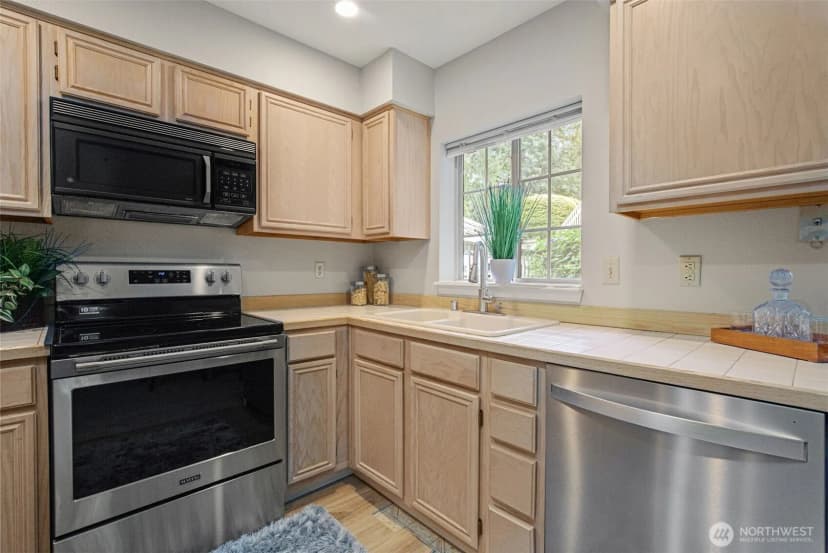 Property photo for 2560 118th Avenue Se #3-201, Bellevue photo 9