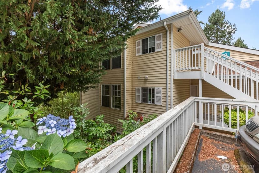 Property photo for 2560 118th Avenue Se #3-201, Bellevue photo 30