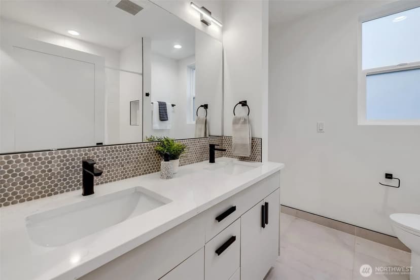 Property photo for 6400 Fauntleroy Way Sw, Seattle photo 19