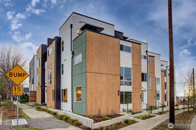 Property photo for 6400 Fauntleroy Way Sw, Seattle photo 3