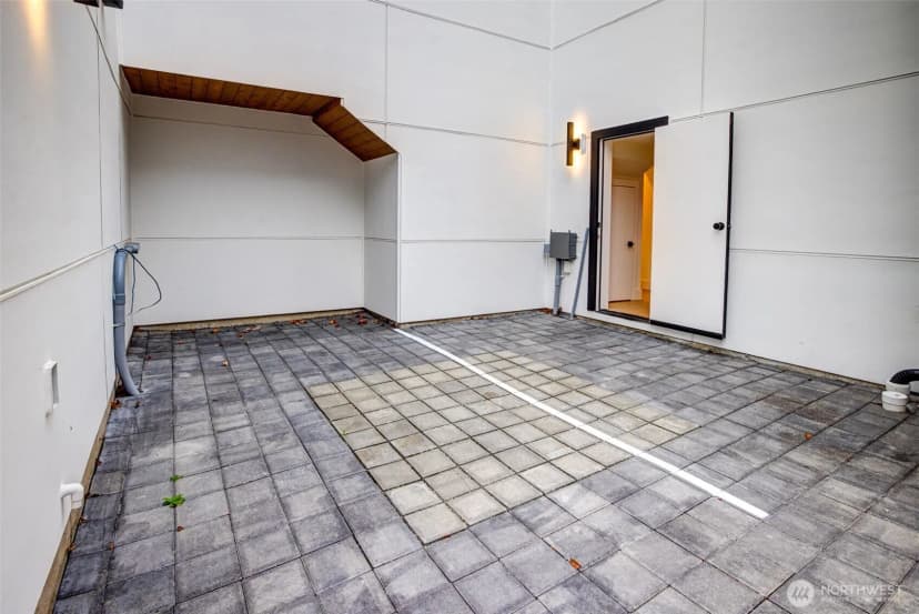 Property photo for 6400 Fauntleroy Way Sw, Seattle photo 27