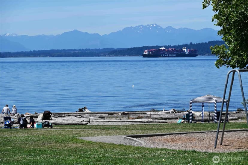 Property photo for 6400 Fauntleroy Way Sw, Seattle photo 32