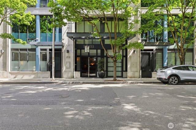 Property photo for 2716 Elliott Avenue #1204, Seattle photo 4