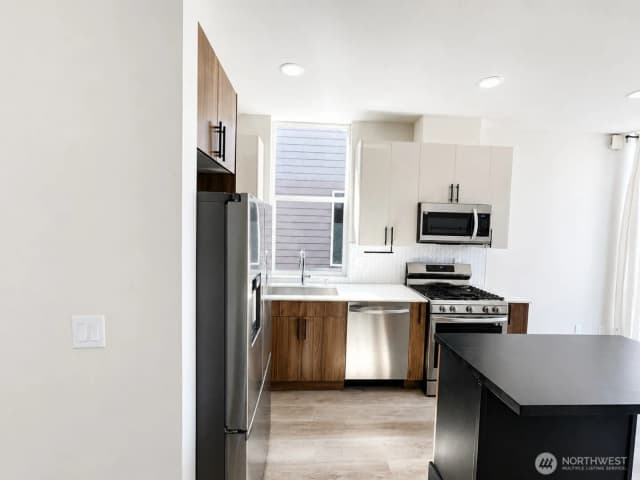 Property photo for 800 23rd Avenue S #c, Seattle photo 4