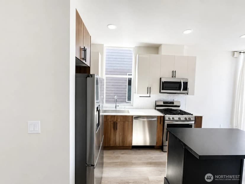 Property photo for 800 23rd Avenue S #c, Seattle photo 4