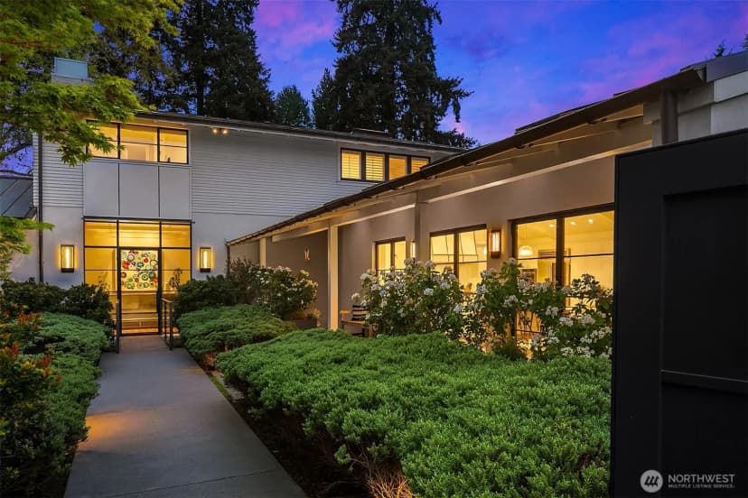 Property photo for 2017 Parkside Drive E, Seattle photo 4