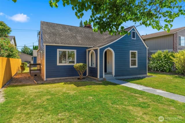 Property photo for 3015 Dover Street, Longview