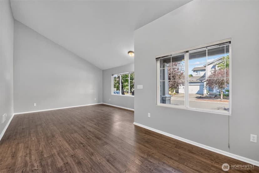 Property photo for 5831 Pennsylvania Street Se, Lacey photo 9