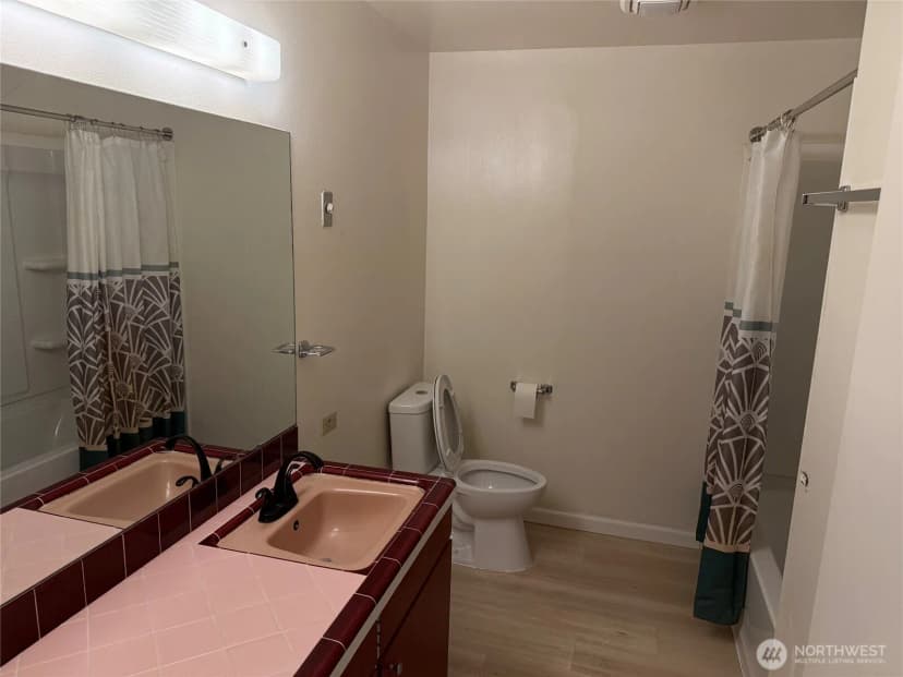 Property photo for 15109 Se Newport Way, Bellevue photo 3