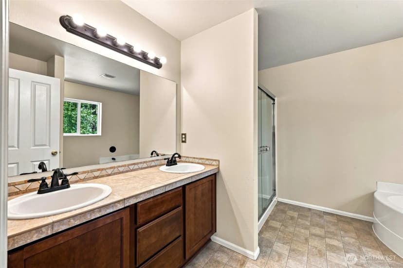 Property photo for 1404 Daffodil Avenue Ne, Orting photo 16