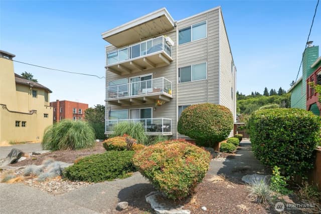 Property photo for 2514 57th Avenue Sw #203, Seattle photo 2
