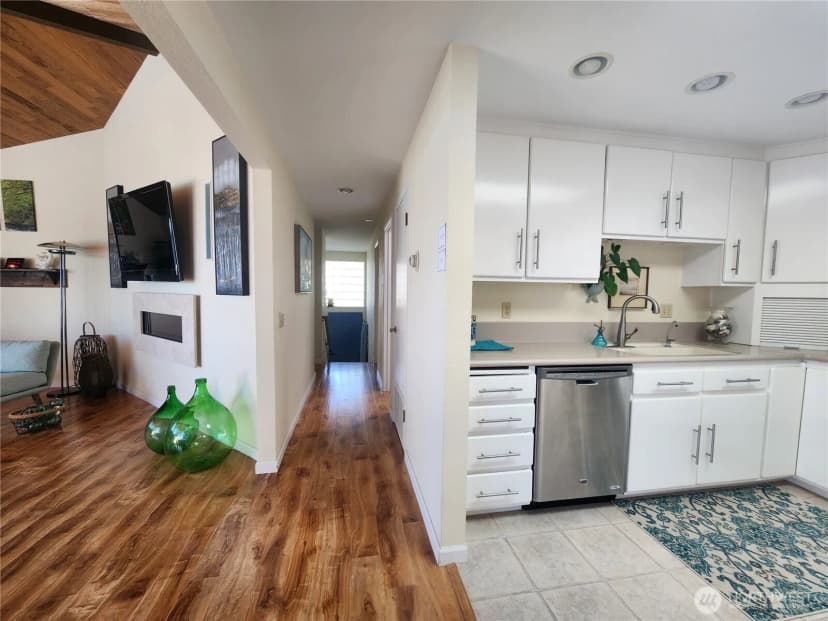 Property photo for 2426 Eastpoint Drive, Langley photo 7