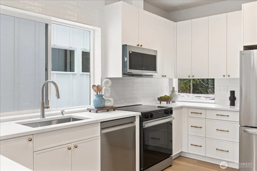 Property photo for 14308 B Roslyn Place N, Seattle photo 11